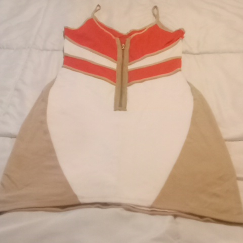 Clothes - Picture 3 of 4